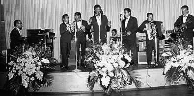 Waldir Calmon tocando o seu �rg�o Hammond B3 na d�cada de 60
